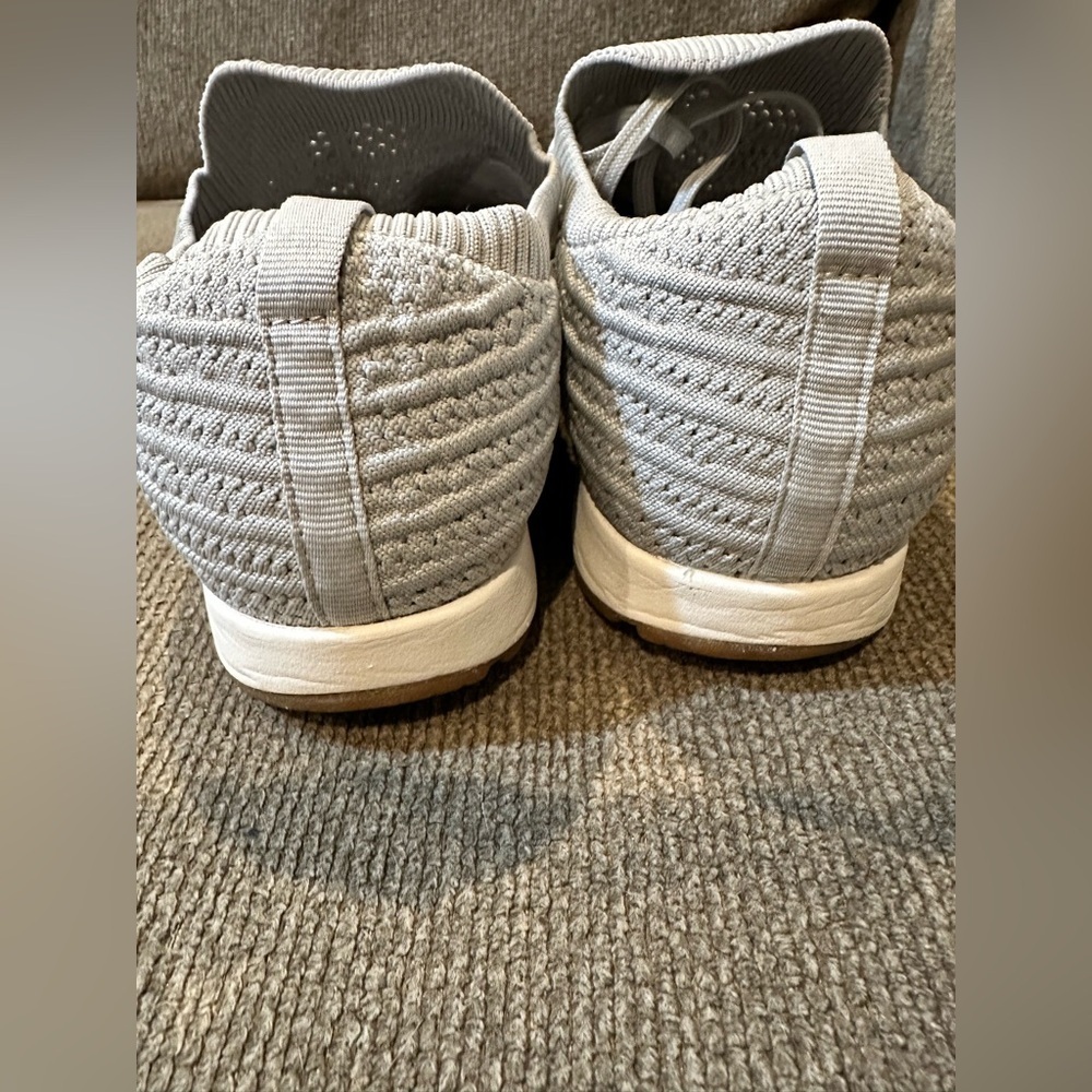 b.o.c. Kassidy Gray Knit Sneakers with Cushioned Sole - Picture 3 of 9